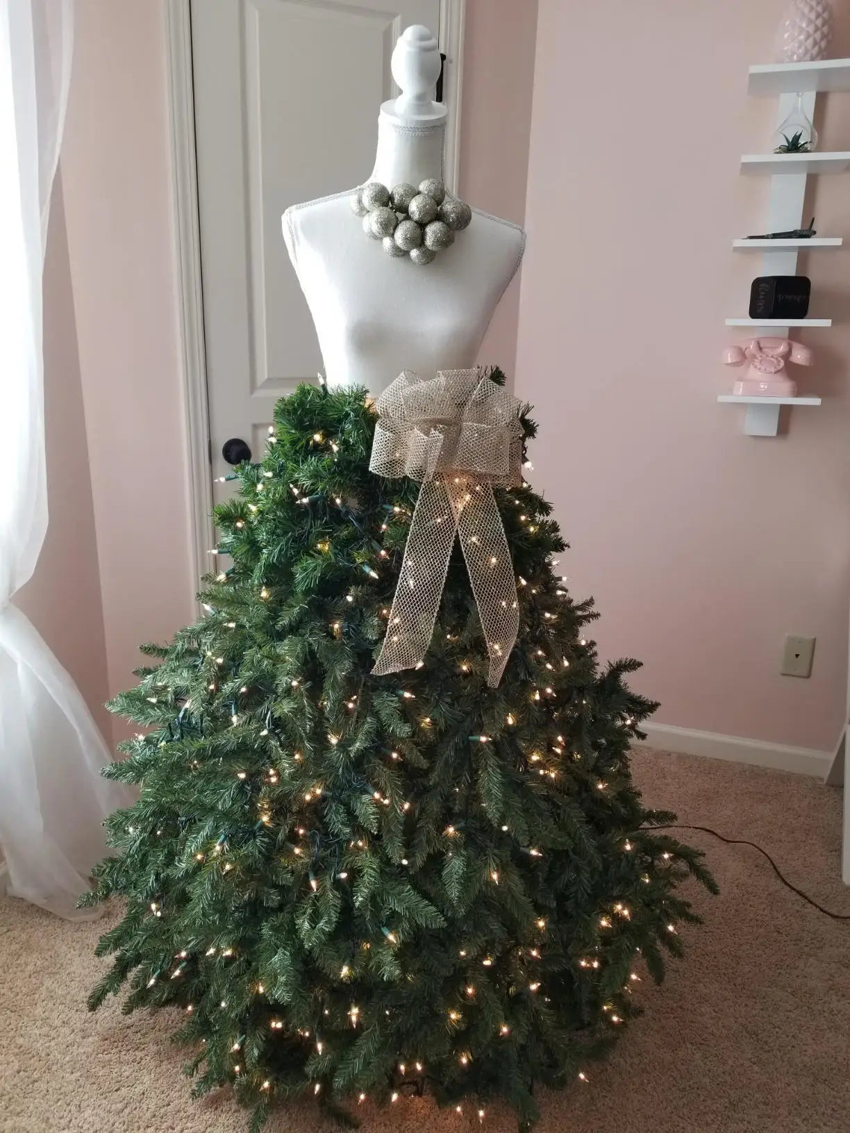 White Eco-Friendly Female Dress Form Torso Mannequin Stand 52-67 Inch Height Adjustable for Sewing